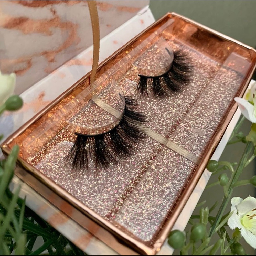 STRIP EYELASHES - Picture 2 of 2